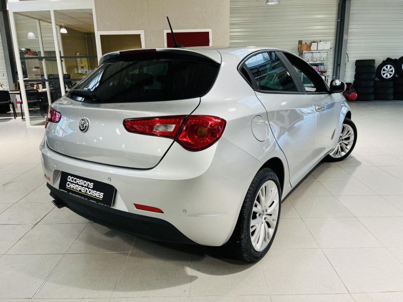 Photo 16 de l'offre de ALFA ROMEO GIULIETTA Série 2 1.6 JTDm 120 ch S&S Super à 12990€ chez Occasions Champenoises