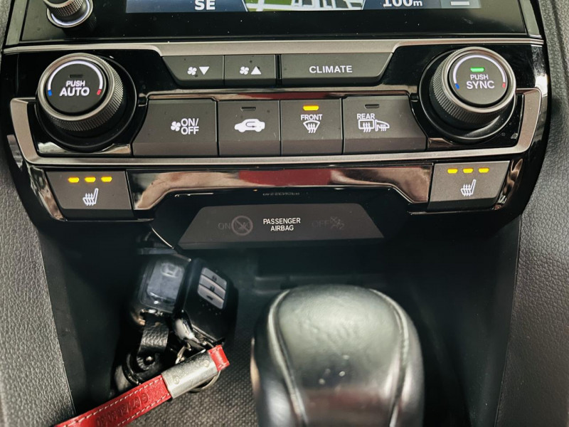 Photo 8 de l'offre de HONDA CIVIC 1.0 i-VTEC 126 CVT Exclusive Premium à 15990€ chez Occasions Champenoises