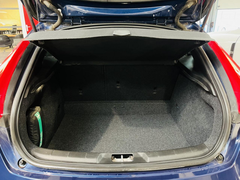 Photo 10 de l'offre de VOLVO V40 BUSINESS D2 115 Ocean Race à 13990€ chez Occasions Champenoises