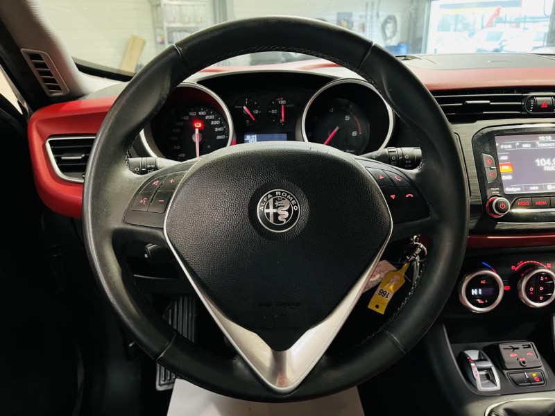 Photo 4 de l'offre de ALFA ROMEO GIULIETTA Série 2 1.6 JTDm 120 ch S&S Super à 12990€ chez Occasions Champenoises