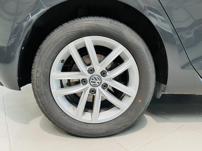 Photo 21 de l'offre de VOLKSWAGEN GOLF 1.4 TSI 125 BlueMotion Technology Confortline à 13990€ chez Occasions Champenoises