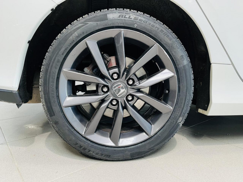 Photo 25 de l'offre de HONDA CIVIC 1.0 i-VTEC 126 CVT Exclusive Premium à 15990€ chez Occasions Champenoises