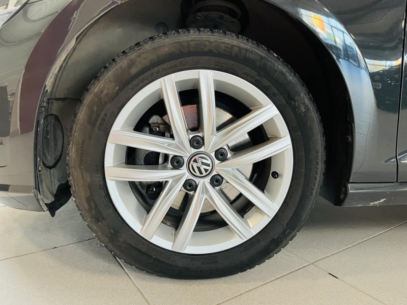 Photo 19 de l'offre de VOLKSWAGEN GOLF 1.4 TSI 125 BlueMotion Technology Confortline à 13990€ chez Occasions Champenoises