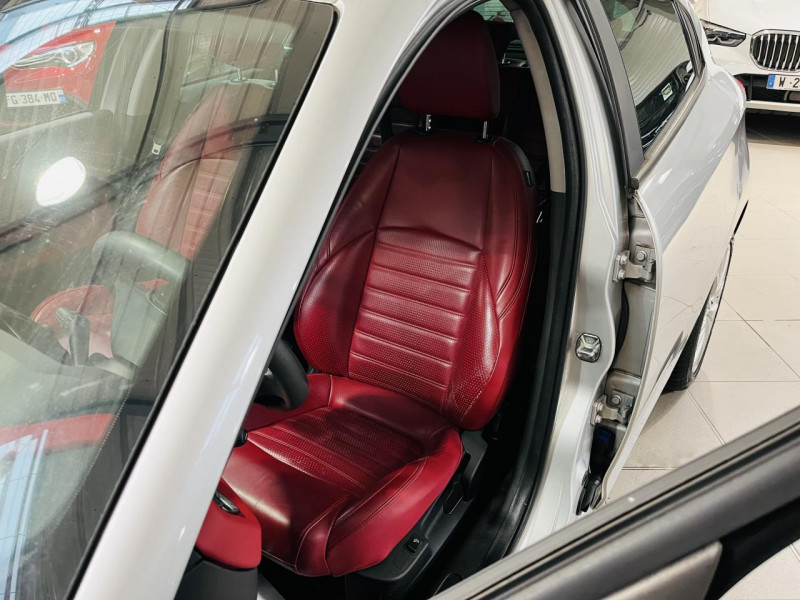 Photo 7 de l'offre de ALFA ROMEO GIULIETTA Série 2 1.6 JTDm 120 ch S&S Super à 12990€ chez Occasions Champenoises