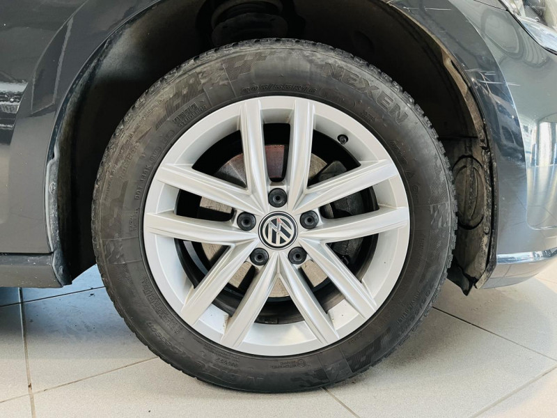 Photo 22 de l'offre de VOLKSWAGEN GOLF 1.4 TSI 125 BlueMotion Technology Confortline à 13990€ chez Occasions Champenoises