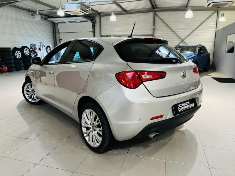 Photo 14 de l'offre de ALFA ROMEO GIULIETTA Série 2 1.6 JTDm 120 ch S&S Super à 12990€ chez Occasions Champenoises