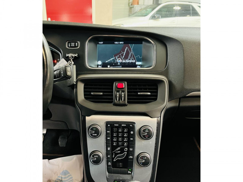 Photo 6 de l'offre de VOLVO V40 BUSINESS D2 115 Ocean Race à 13990€ chez Occasions Champenoises