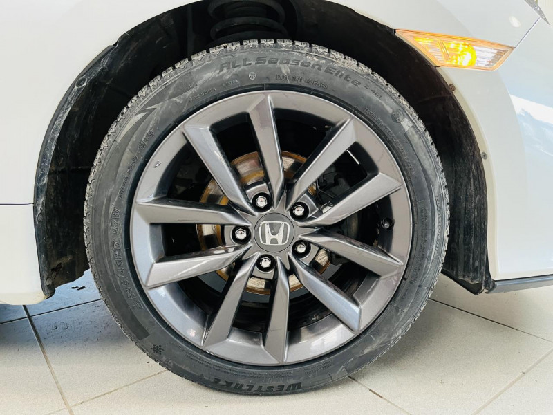 Photo 26 de l'offre de HONDA CIVIC 1.0 i-VTEC 126 CVT Exclusive Premium à 15990€ chez Occasions Champenoises