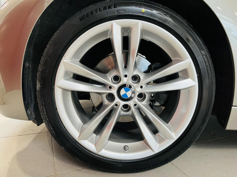 Photo 22 de l'offre de BMW SERIE 3 TOURING  318d 150 ch F31 LCI Luxury BVA 8 à 19990€ chez Occasions Champenoises