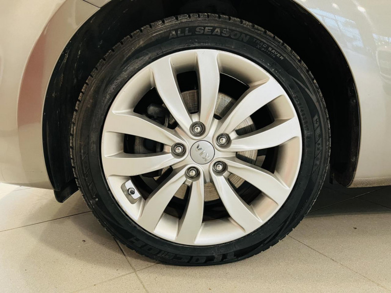 Photo 20 de l'offre de KIA CARENS 1.6 GDi 135 ch ISG Premium 7 Places à 12990€ chez Occasions Champenoises