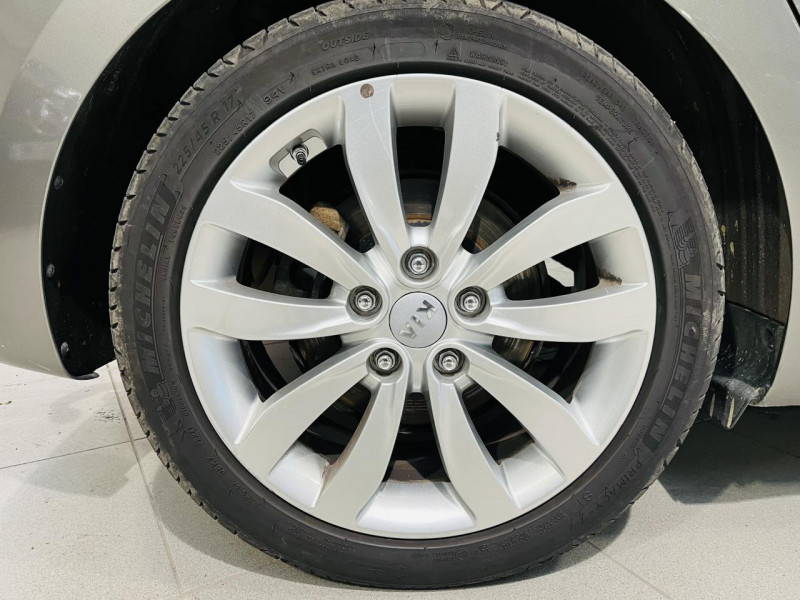 Photo 22 de l'offre de KIA CARENS 1.6 GDi 135 ch ISG Premium 7 Places à 12990€ chez Occasions Champenoises