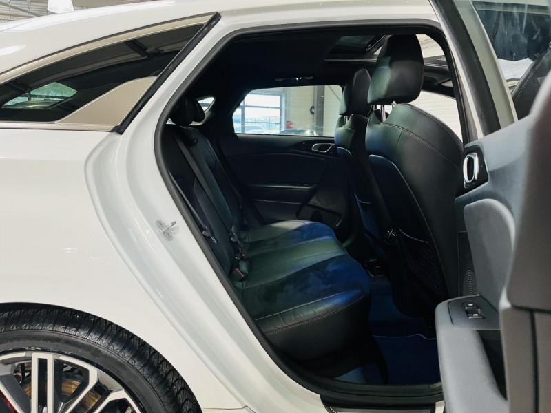 Photo 19 de l'offre de KIA PRO CEE D  1.6 T-GDi 204 ch ISG DCT7 GT à 22990€ chez Occasions Champenoises
