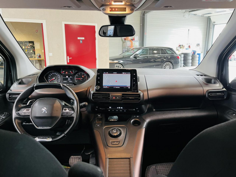 Photo 3 de l'offre de PEUGEOT RIFTER Standard BlueHDi 130 S&S EAT8 GT Line à 19990€ chez Occasions Champenoises