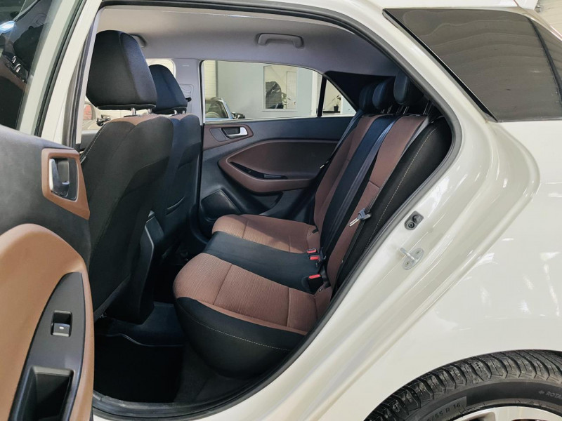 Photo 9 de l'offre de HYUNDAI i20 1.1 CRDi - 75  Intuitive à 8990€ chez Occasions Champenoises