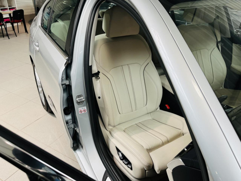 Photo 18 de l'offre de BMW SERIE 5  530d 265 ch BVA8 G30 Luxury à 34990€ chez Occasions Champenoises