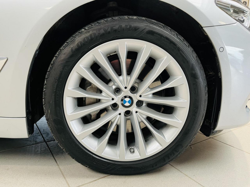 Photo 25 de l'offre de BMW SERIE 5  530d 265 ch BVA8 G30 Luxury à 34990€ chez Occasions Champenoises