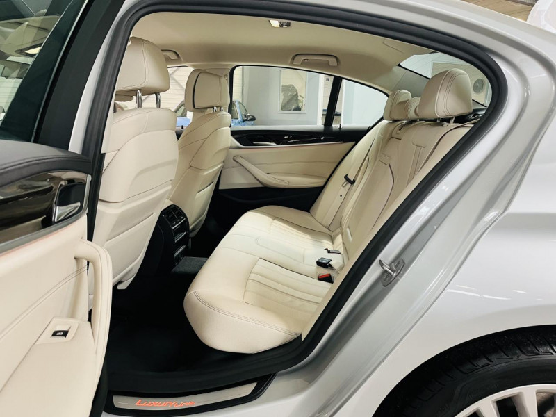 Photo 14 de l'offre de BMW SERIE 5  530d 265 ch BVA8 G30 Luxury à 34990€ chez Occasions Champenoises
