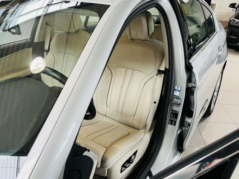 Photo 10 de l'offre de BMW SERIE 5  530d 265 ch BVA8 G30 Luxury à 34990€ chez Occasions Champenoises