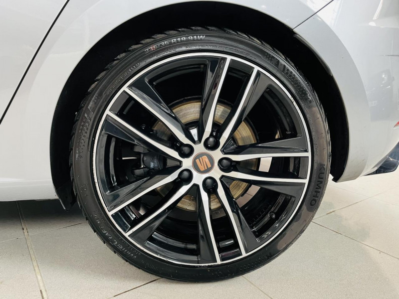 Photo 24 de l'offre de SEAT LEON 2.0 TSI 290 DSG7 Cupra à 25990€ chez Occasions Champenoises