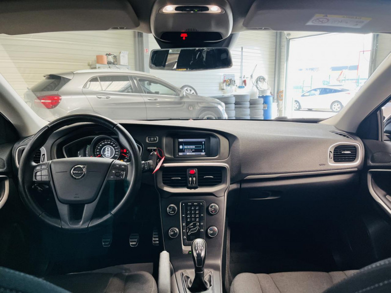 Photo 3 de l'offre de VOLVO V40 BUSINESS V40 T2 122 Momentum Business à 13990€ chez Occasions Champenoises