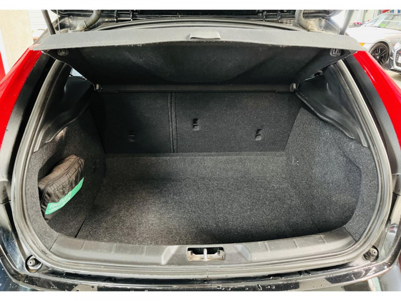 Photo 10 de l'offre de VOLVO V40 BUSINESS V40 T2 122 Momentum Business à 13990€ chez Occasions Champenoises