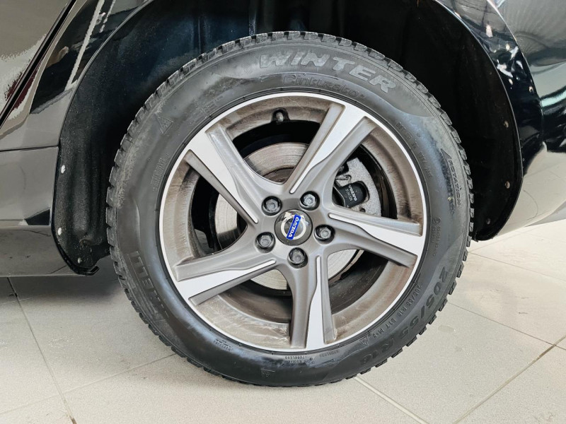 Photo 18 de l'offre de VOLVO V40 BUSINESS V40 T2 122 Momentum Business à 13990€ chez Occasions Champenoises