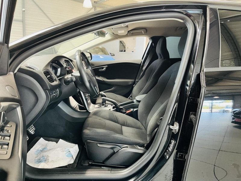 Photo 8 de l'offre de VOLVO V40 BUSINESS V40 T2 122 Momentum Business à 13990€ chez Occasions Champenoises