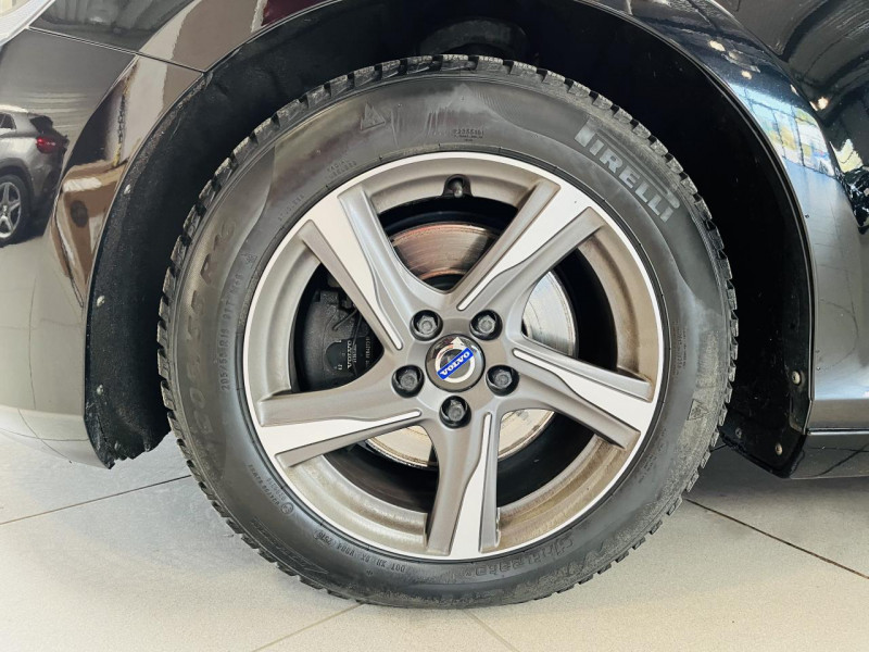 Photo 17 de l'offre de VOLVO V40 BUSINESS V40 T2 122 Momentum Business à 13990€ chez Occasions Champenoises