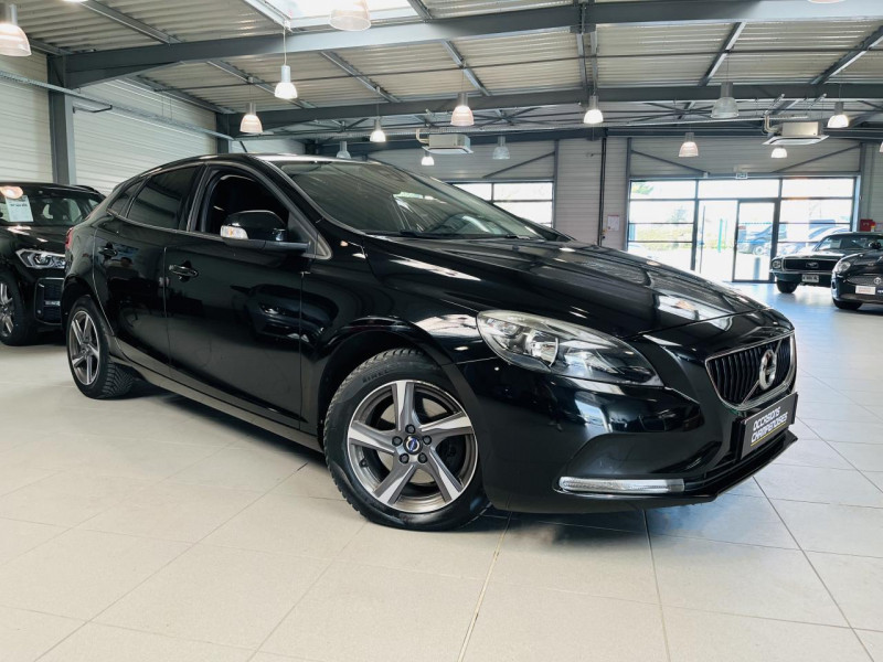 Volvo V40 BUSINESS V40 T2 122 Momentum Business ESSENCE BLACK SOLID 'STONE' Occasion à vendre