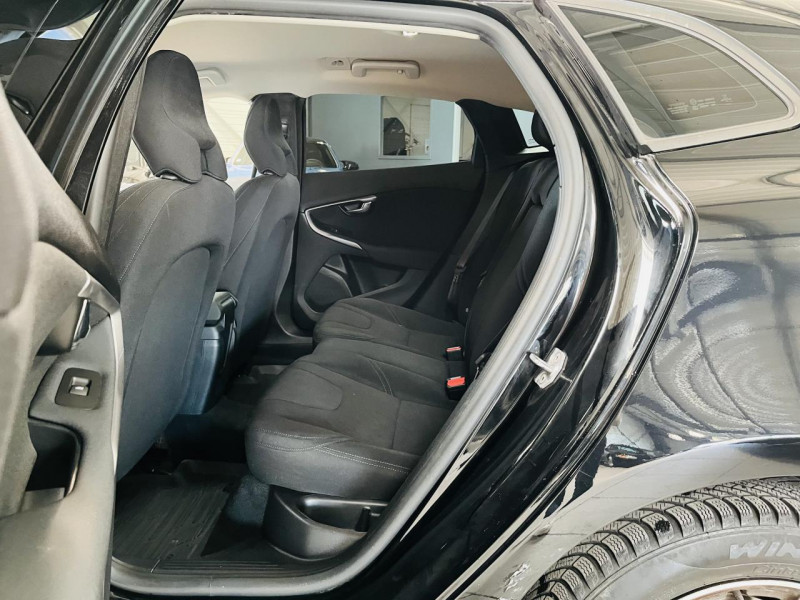 Photo 9 de l'offre de VOLVO V40 BUSINESS V40 T2 122 Momentum Business à 13990€ chez Occasions Champenoises