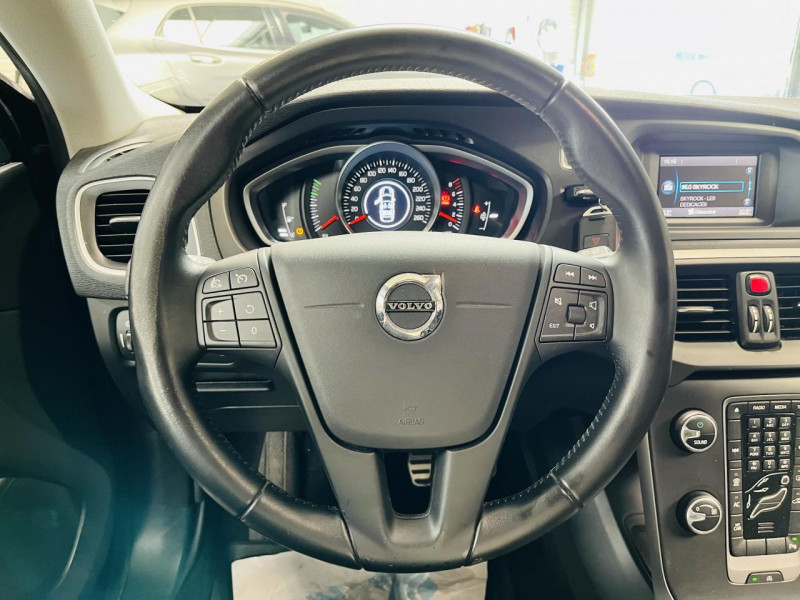 Photo 4 de l'offre de VOLVO V40 BUSINESS V40 T2 122 Momentum Business à 13990€ chez Occasions Champenoises