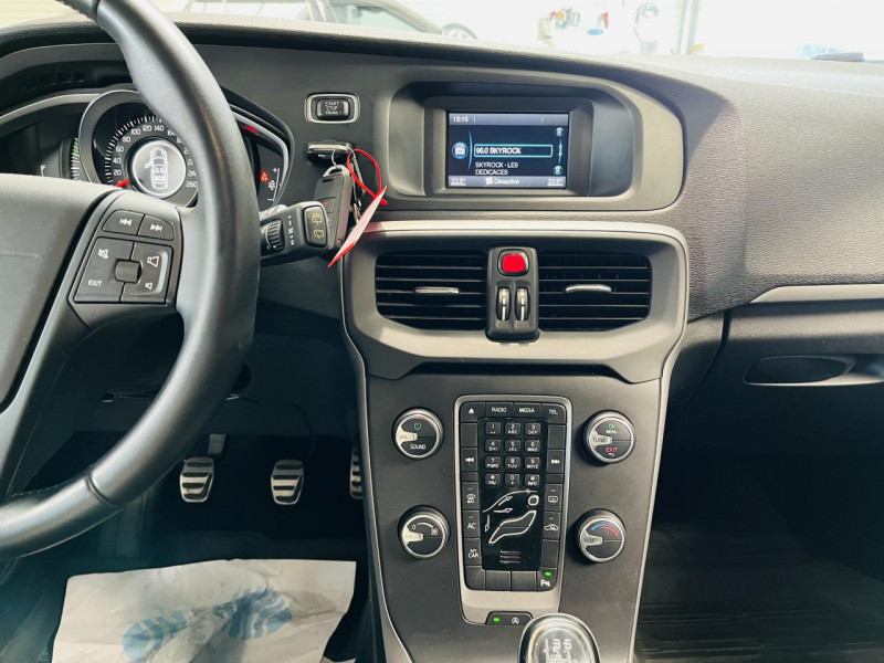 Photo 6 de l'offre de VOLVO V40 BUSINESS V40 T2 122 Momentum Business à 13990€ chez Occasions Champenoises