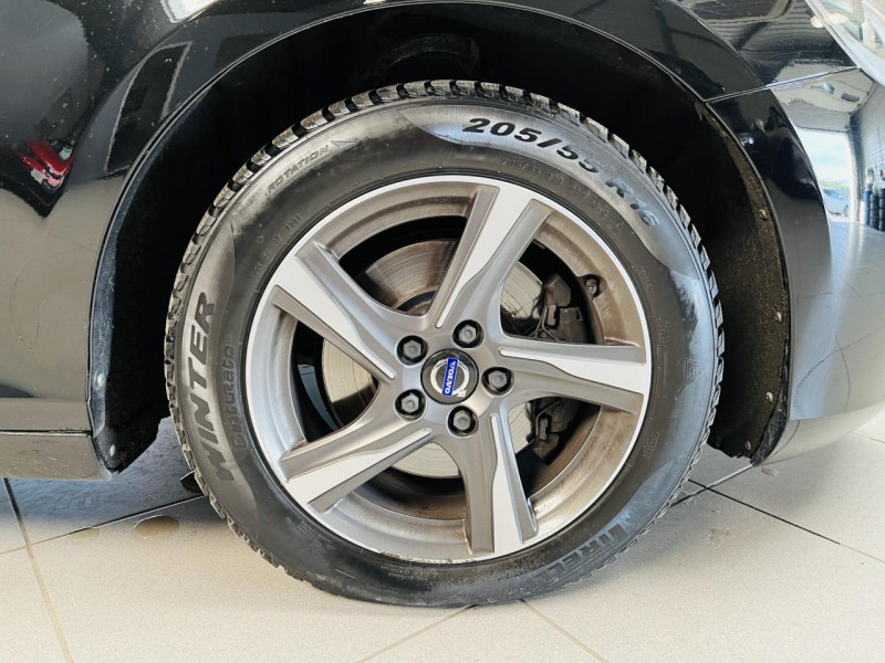 Photo 20 de l'offre de VOLVO V40 BUSINESS V40 T2 122 Momentum Business à 13990€ chez Occasions Champenoises