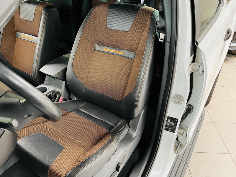 Photo 9 de l'offre de FORD RANGER Double Cabine 3.2 TDCi 200 4X4 BVA6 WILDTRAK à 27490€ chez Occasions Champenoises