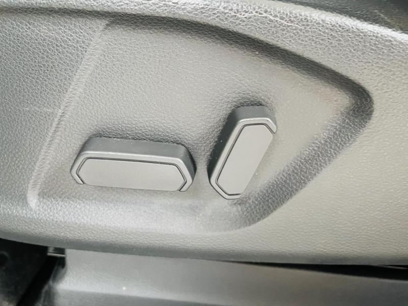 Photo 11 de l'offre de FORD RANGER Double Cabine 3.2 TDCi 200 4X4 BVA6 WILDTRAK à 27490€ chez Occasions Champenoises