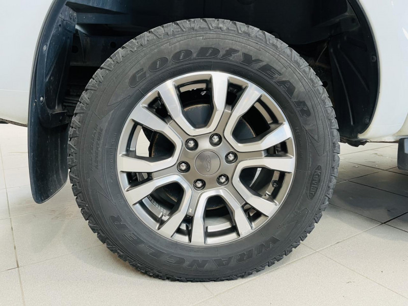 Photo 22 de l'offre de FORD RANGER Double Cabine 3.2 TDCi 200 4X4 BVA6 WILDTRAK à 27490€ chez Occasions Champenoises