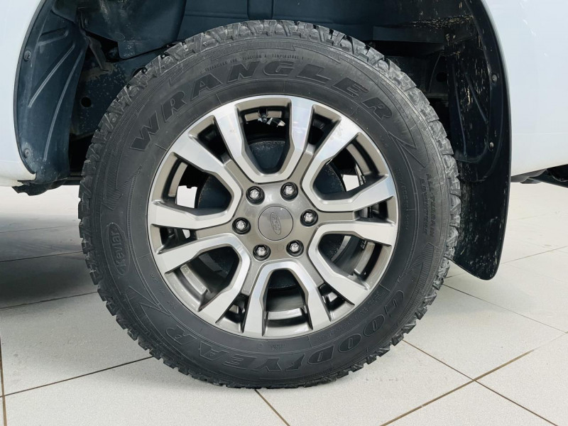 Photo 21 de l'offre de FORD RANGER Double Cabine 3.2 TDCi 200 4X4 BVA6 WILDTRAK à 27490€ chez Occasions Champenoises