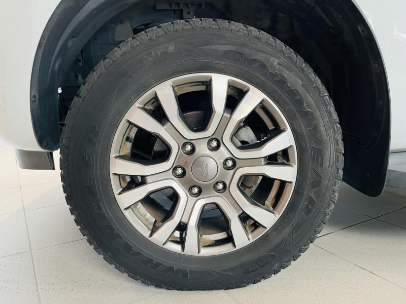 Photo 20 de l'offre de FORD RANGER Double Cabine 3.2 TDCi 200 4X4 BVA6 WILDTRAK à 27490€ chez Occasions Champenoises