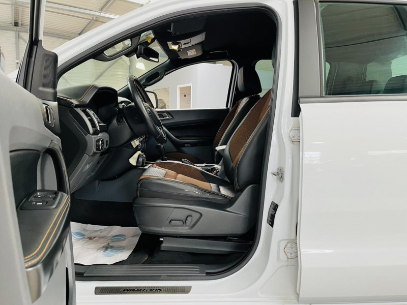 Photo 10 de l'offre de FORD RANGER Double Cabine 3.2 TDCi 200 4X4 BVA6 WILDTRAK à 27490€ chez Occasions Champenoises