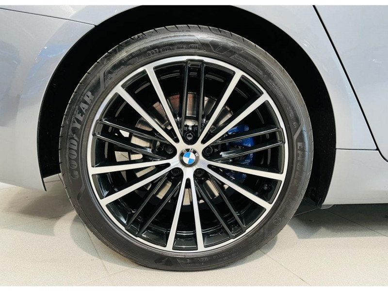 Photo 28 de l'offre de BMW SERIE 5 TOURING  530d xDrive 265 ch BVA8 G31 M Sport à 33990€ chez Occasions Champenoises