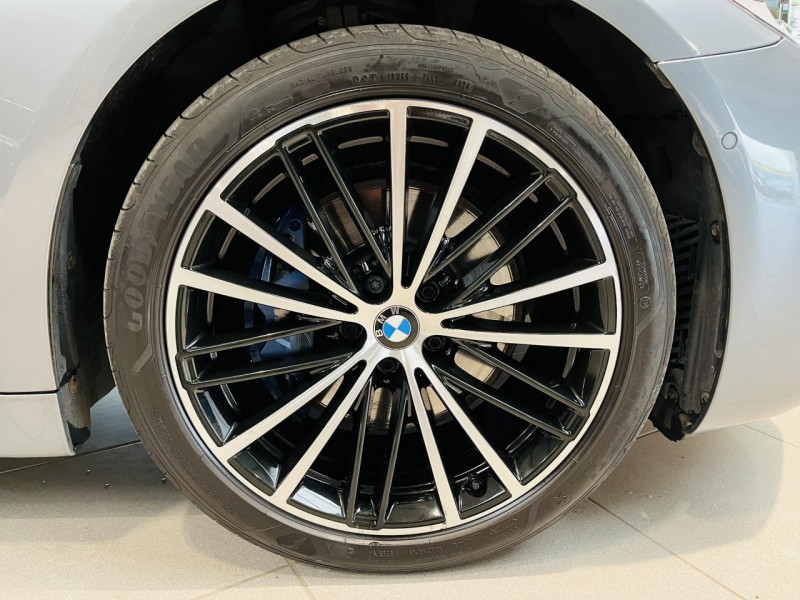 Photo 29 de l'offre de BMW SERIE 5 TOURING  530d xDrive 265 ch BVA8 G31 M Sport à 33990€ chez Occasions Champenoises