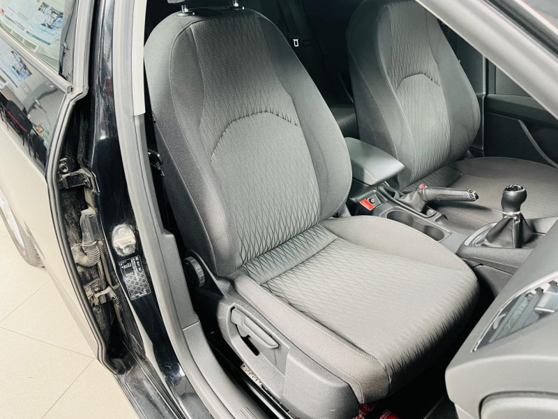 Photo 13 de l'offre de SEAT LEON 1.6 TDI 110 Ecomotive Style à 10990€ chez Occasions Champenoises