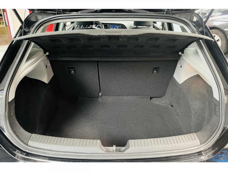 Photo 10 de l'offre de SEAT LEON 1.6 TDI 110 Ecomotive Style à 10990€ chez Occasions Champenoises
