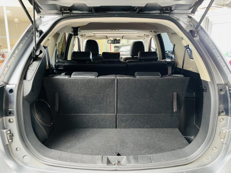 Photo 15 de l'offre de MITSUBISHI OUTLANDER 2.2 DI-D 150 4WD Instyle BVA 7 Places à 16990€ chez Occasions Champenoises