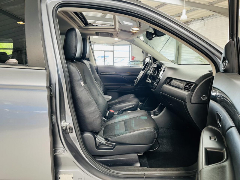 Photo 19 de l'offre de MITSUBISHI OUTLANDER 2.2 DI-D 150 4WD Instyle BVA 7 Places à 16990€ chez Occasions Champenoises