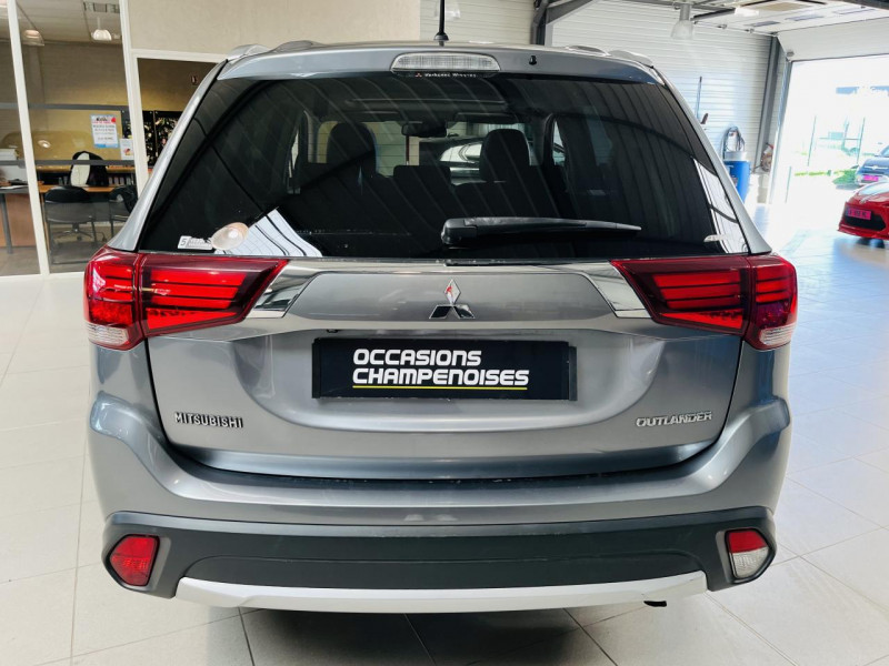 Photo 23 de l'offre de MITSUBISHI OUTLANDER 2.2 DI-D 150 4WD Instyle BVA 7 Places à 16990€ chez Occasions Champenoises