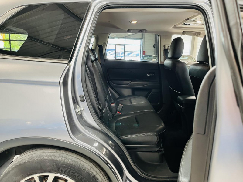 Photo 18 de l'offre de MITSUBISHI OUTLANDER 2.2 DI-D 150 4WD Instyle BVA 7 Places à 16990€ chez Occasions Champenoises