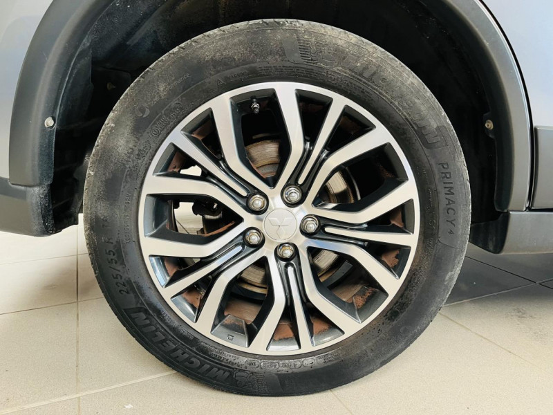 Photo 27 de l'offre de MITSUBISHI OUTLANDER 2.2 DI-D 150 4WD Instyle BVA 7 Places à 16990€ chez Occasions Champenoises
