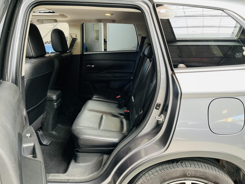 Photo 13 de l'offre de MITSUBISHI OUTLANDER 2.2 DI-D 150 4WD Instyle BVA 7 Places à 16990€ chez Occasions Champenoises
