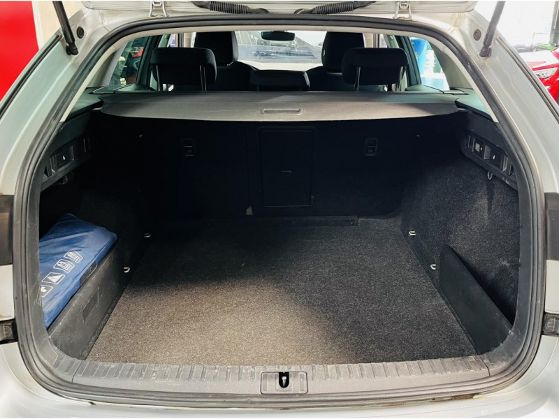 Photo 14 de l'offre de SKODA OCTAVIA COMBI 2.0 TDI 200 ch DSG7 4x4 Scout à 26990€ chez Occasions Champenoises